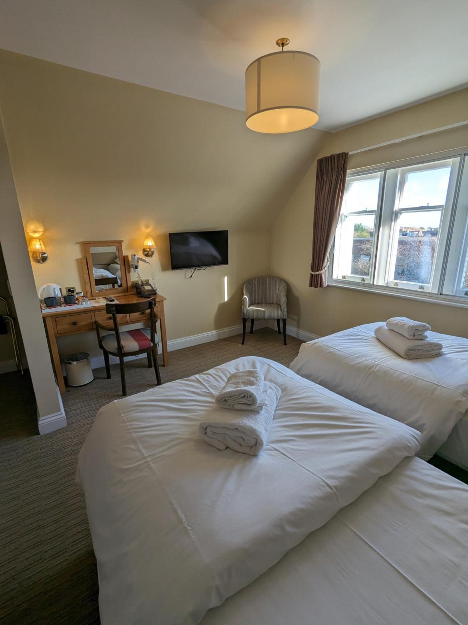 The Seal Hotel Selsey Exterior photo